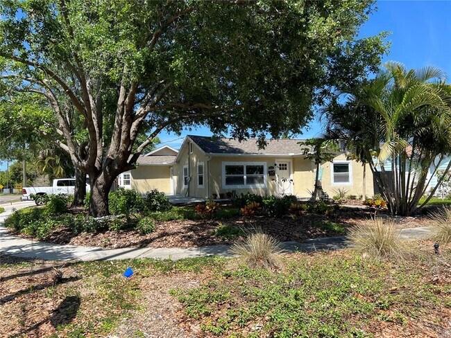 Building Photo - 3035 12th Ave N