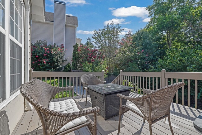 Foto del edificio - 520 Ruby Forest Pky