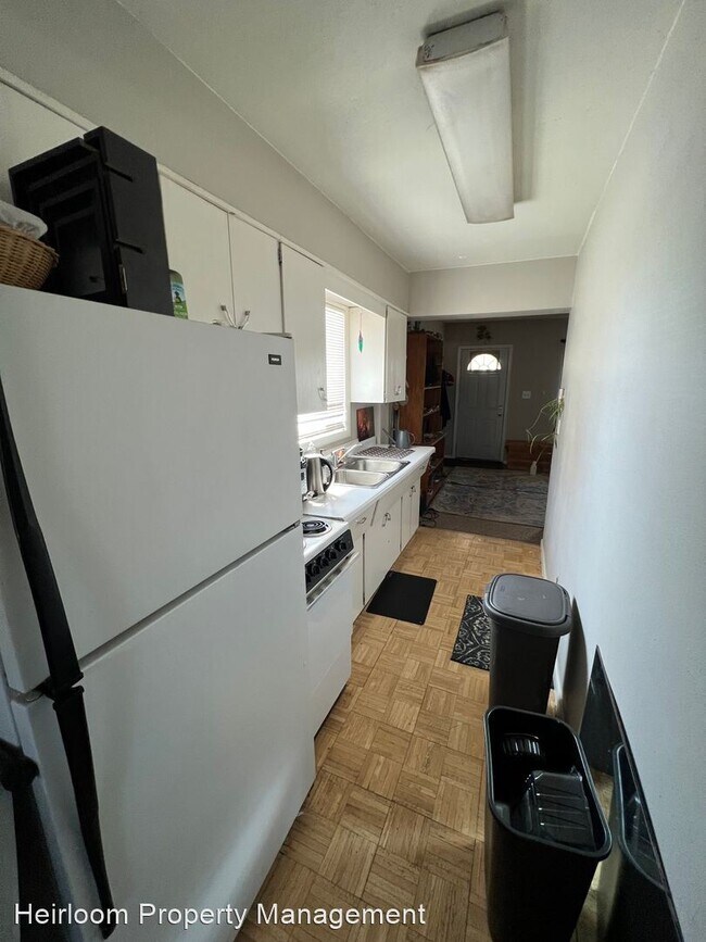 Building Photo - 1 br, 1 bath House - 218 N 8th Ave E