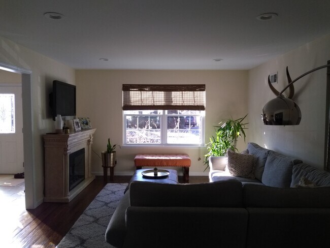 Living room - 31 N 23rd St