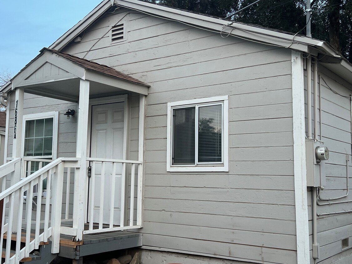 1686 5th Ave Unit A, Olivehurst, CA 95961 Room for Rent in Olivehurst, CA