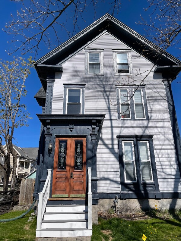 91 Walnut St Unit 2, Manchester, NH 03104 Room for Rent in Manchester