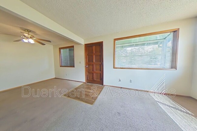 Building Photo - 304 NE Conifer Blvd