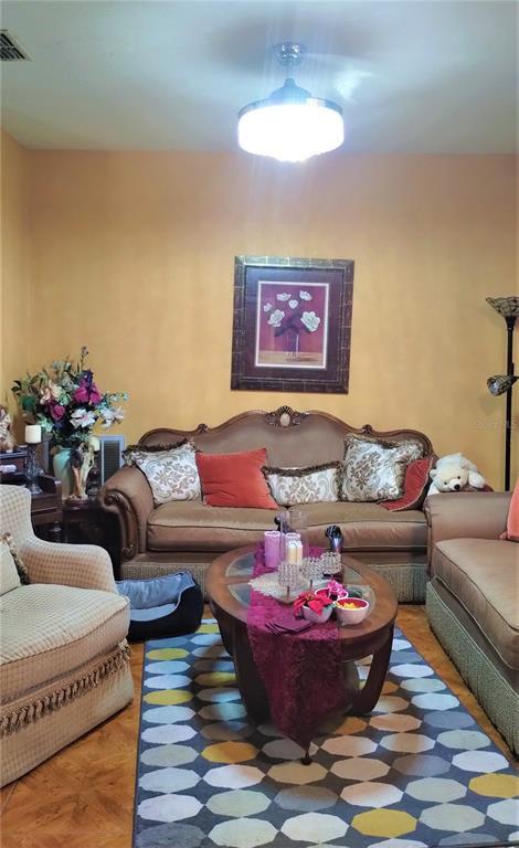 Foto del edificio - 300 Edmund Ave