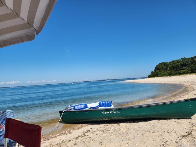 Foto del edificio - 37 Noyack Harbor Rd