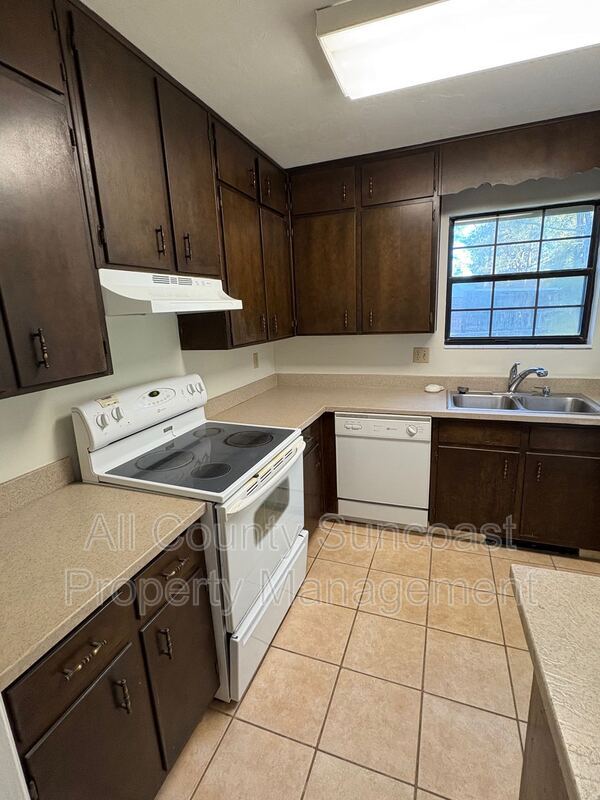 Foto del edificio - 3233 Baldwin Dr W