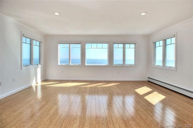 Foto del edificio - 1141 Fairfield Beach Rd