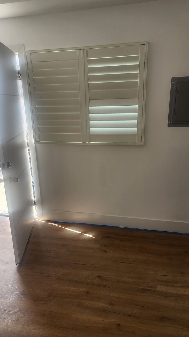 Foto del edificio - 6067 Comey Ave