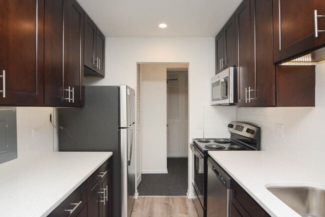 Building Photo - 520 Aldine