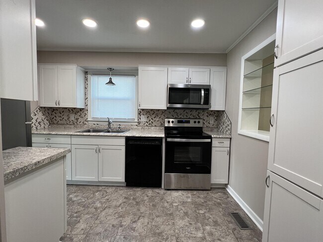 Building Photo - 508 Mayfield Ave