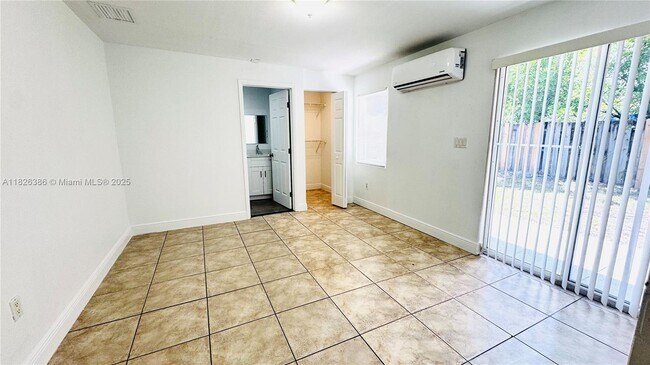 Foto del edificio - 531 SW 38th Terrace