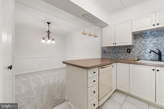 Foto del edificio - 81 Oakridge Dr