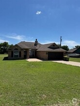 Building Photo - 600 Reynolds Rd