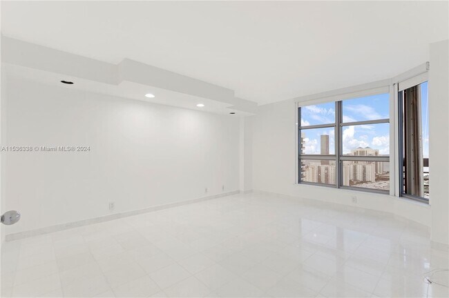 Foto del edificio - 19101 NE 36th Ct