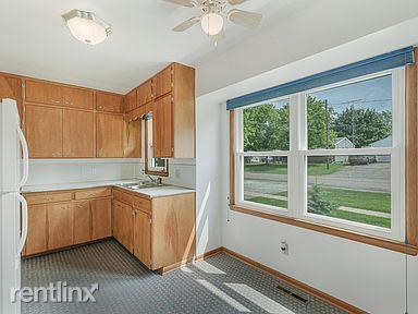 Building Photo - 2 br, 2 bath House - 126 E 4th St