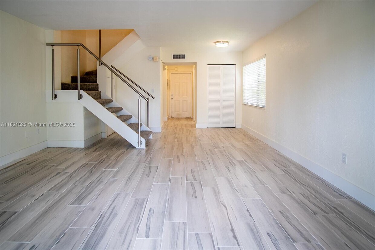Foto principal - 8650 SW 67th Ave
