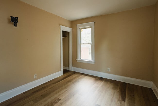 Building Photo - 714 Helmholz Ave