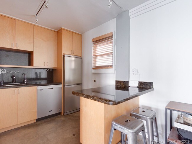 Foto del edificio - 770 NE 69th St