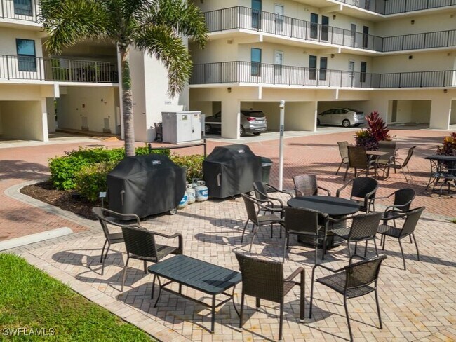 Foto del edificio - 741 S Collier Blvd