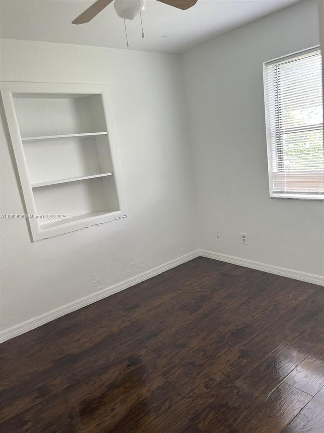Building Photo - 2124 S Beech Rd