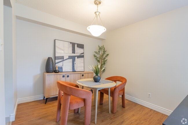 Building Photo - 977 Mohawk