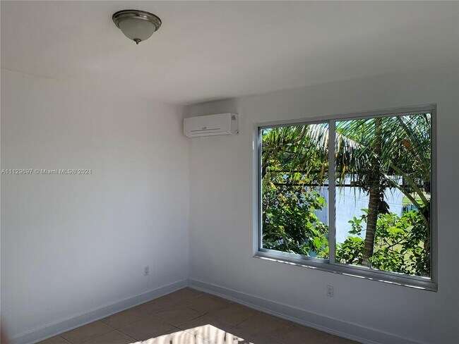 Building Photo - 712 SW 56th Ave