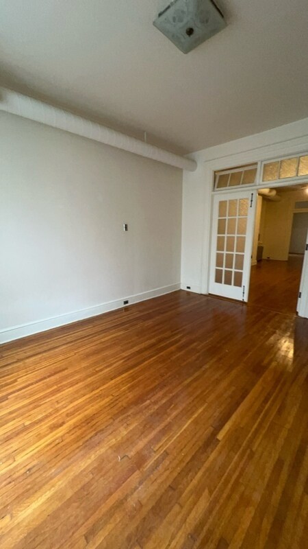 Foto del edificio - 228 N Duke St