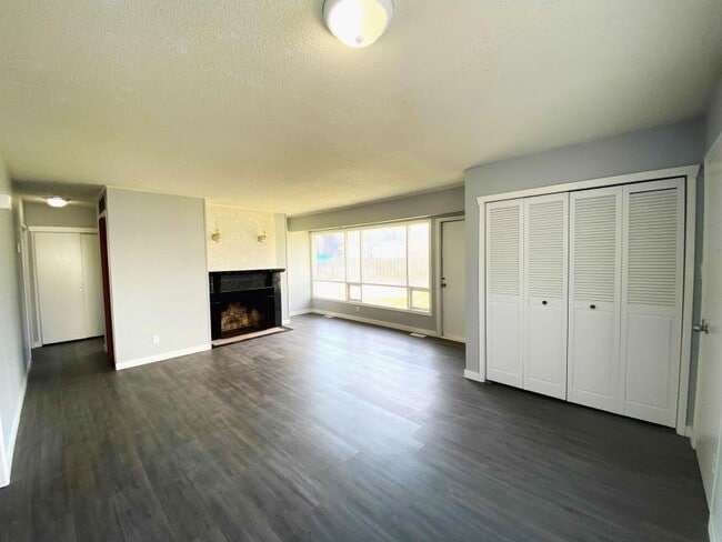 Building Photo - 4 bedroom in Kitimat BC V8C 1Y7