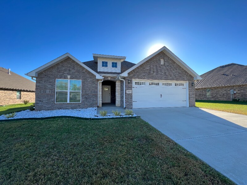 Primary Photo - 1019 Lakeview Dr.