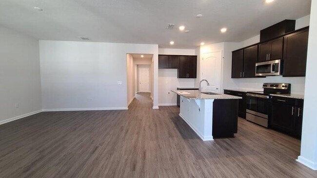 Building Photo - 31764 Broadwater Ave
