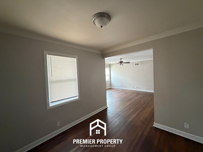 Foto del edificio - Charming 3BR Home in 38117 | Hardwood Floors & Large Fenced Backyard