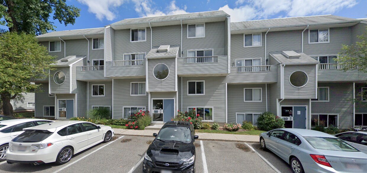 Primary Photo - 142 North Beacon St