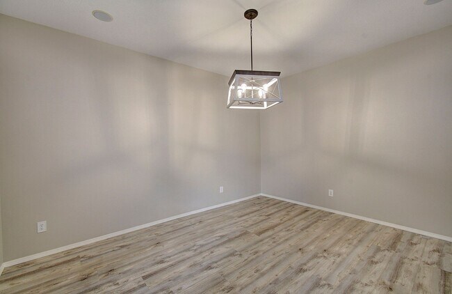 Building Photo - Large 2 Story 4bd 2.5ba Home in Vancouver