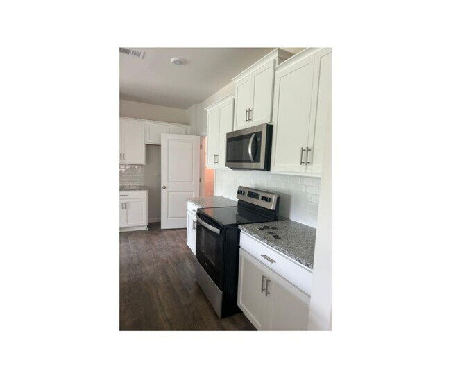 Foto del edificio - 1215 37th Ave Lane NE