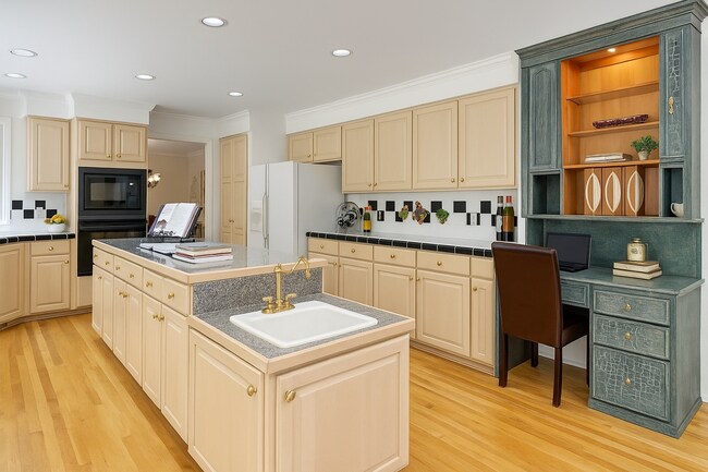 Foto del edificio - 4 Bedroom 3 Bath Spacious Home in Bellevue