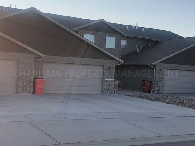 Building Photo - 340 Vernon Dr