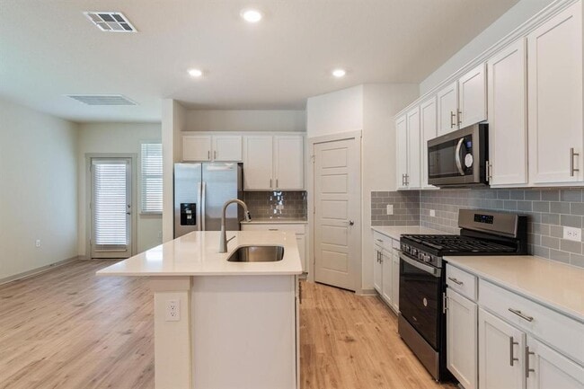 Building Photo - 13700 Lubeck Dr