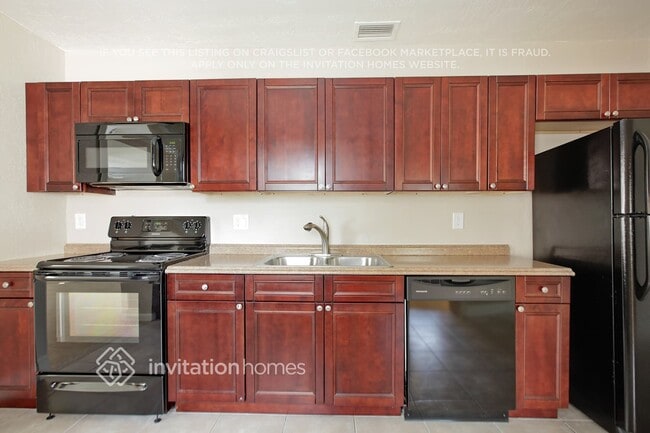 Building Photo - 3207 SW 48th Ave
