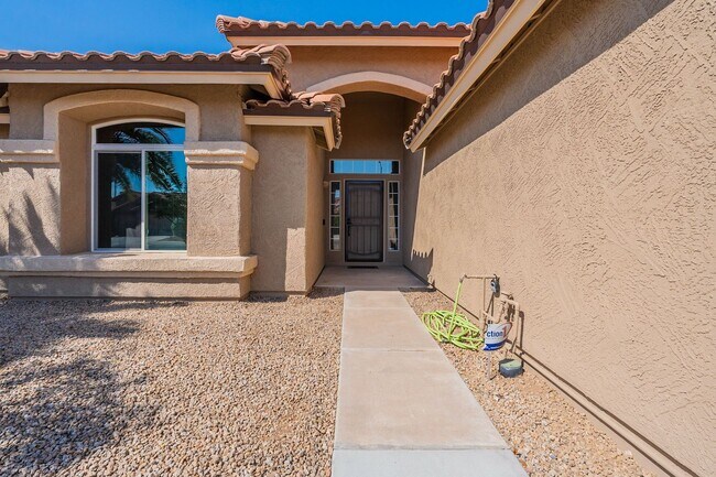 Building Photo - Bright & Beautiful 3bd 2ba + 3 Car Garage ...