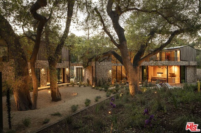 Foto del edificio - 3274 Oakdell Rd