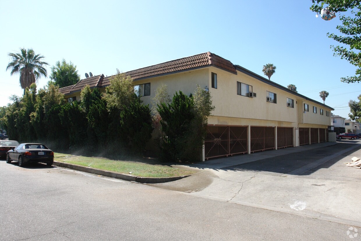 Foto del edificio - 7061 Whitsett Ave
