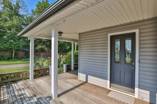 Photo - 476 Compton Rd House