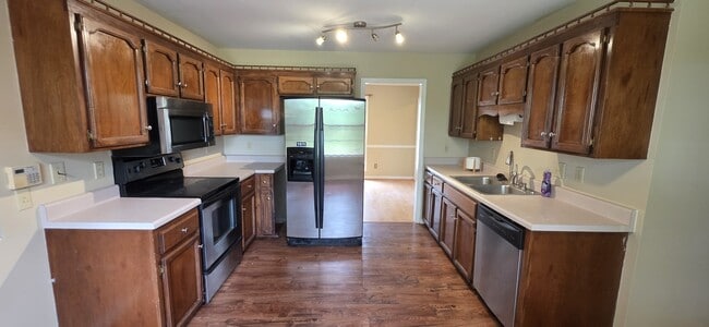 Foto del edificio - 2180 Riverway Dr