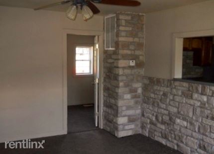 Building Photo - 2424 N Kellett Ave