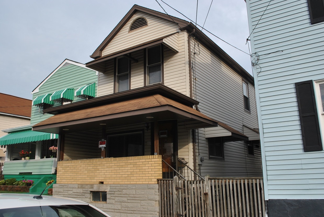Primary Photo - 402 28th St