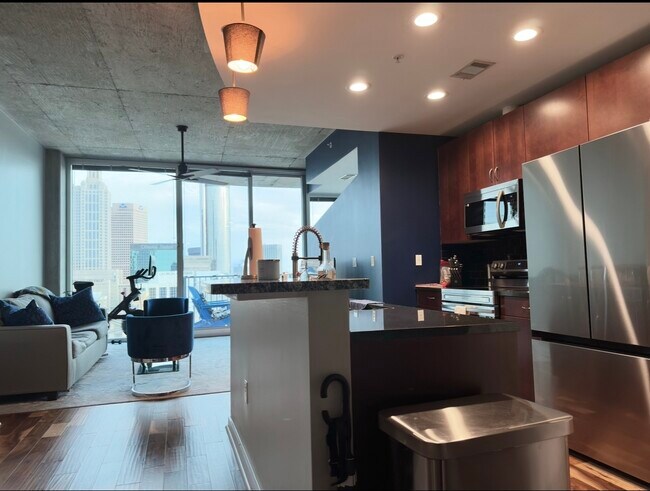 Foto del edificio - 400 W Peachtree St NW