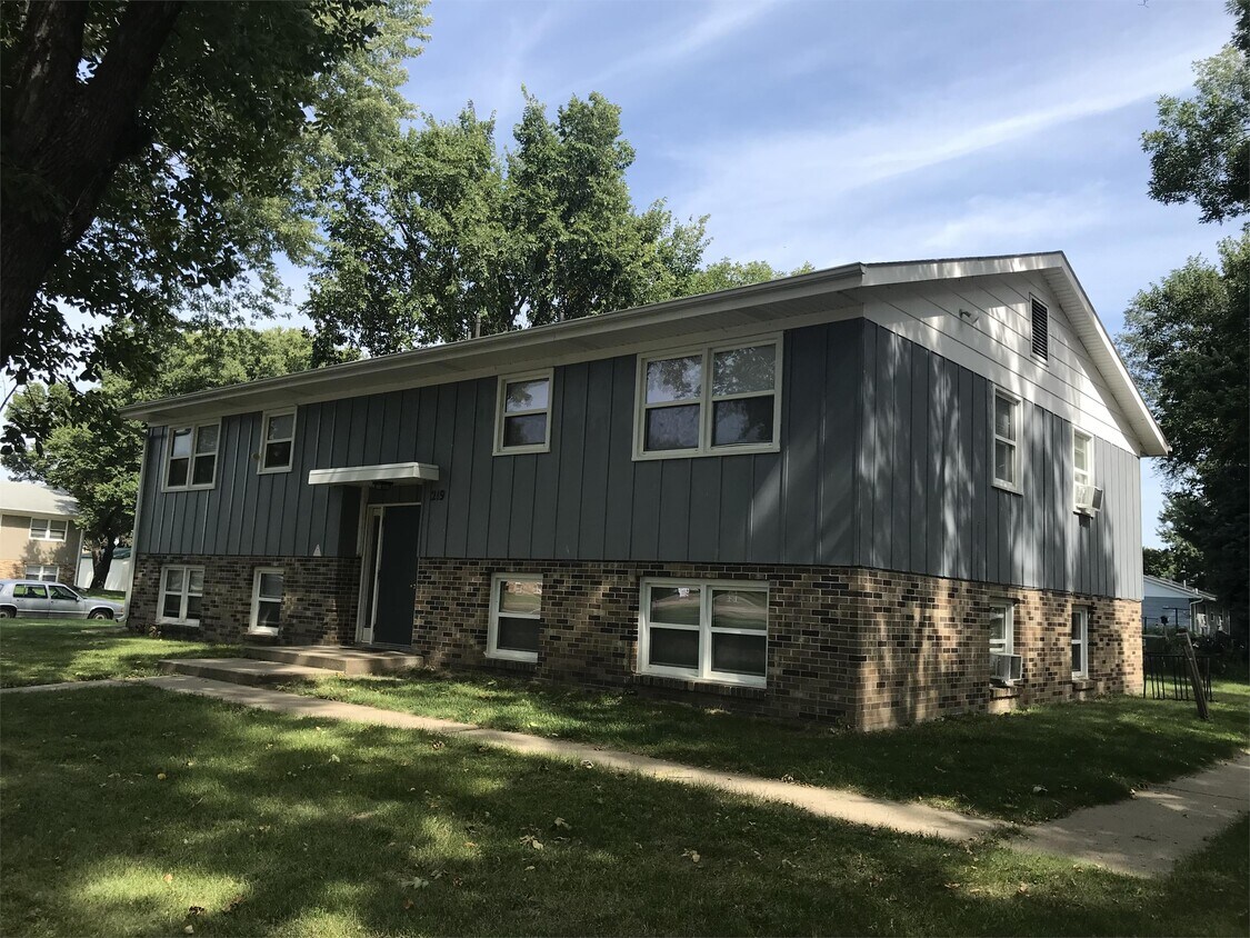 201 Hall St Unit 8, Vermillion, SD 57069 Room for Rent in Vermillion