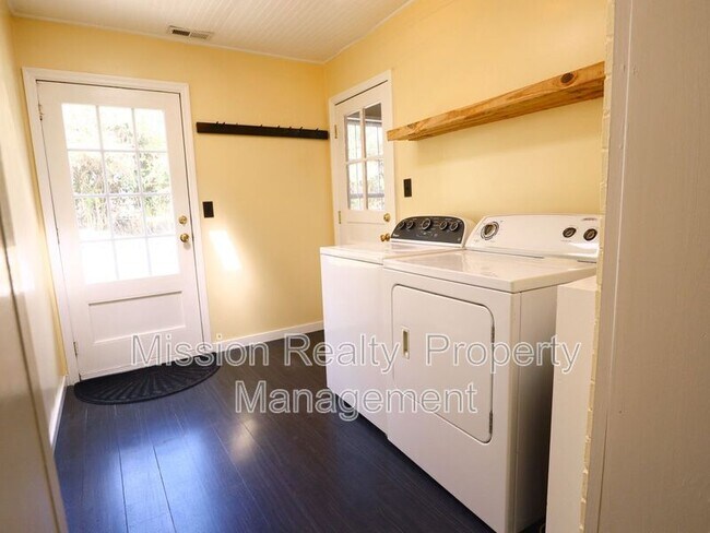 Building Photo - 8702 Greycliff Rd