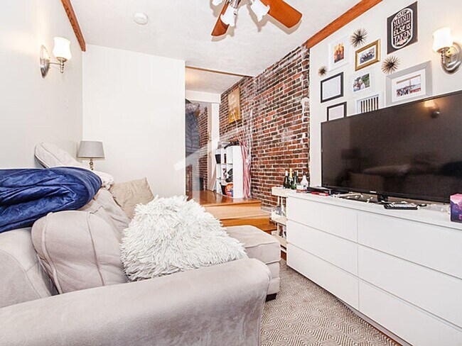 Photo - Awesome 2 bed in Beacon Hill..... Apartment
