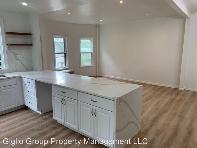 Building Photo - 4 br, 1.5 bath House - 220 Clark Ave